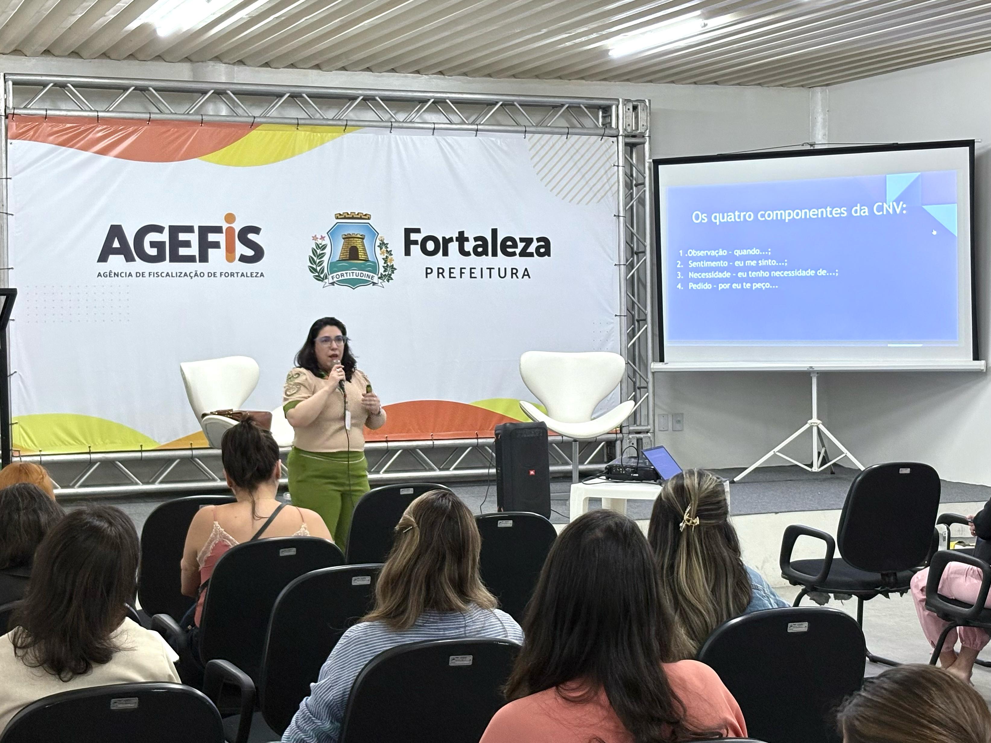 a imagem mostra o auditório da Agefis durante a oficina